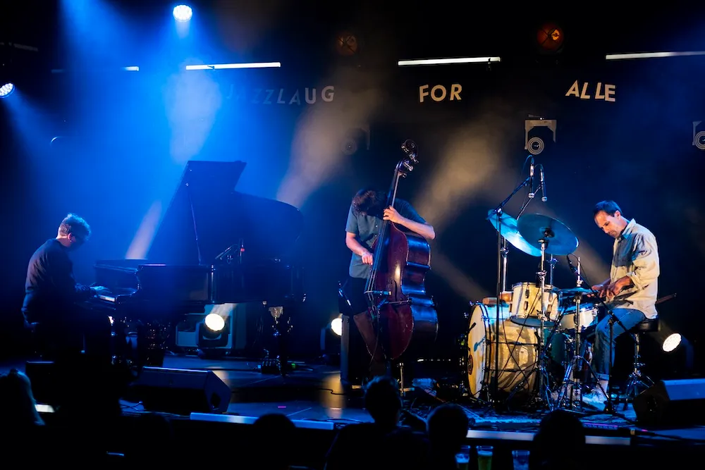 Maria Kannegaard Trio spiller på mandaljazz